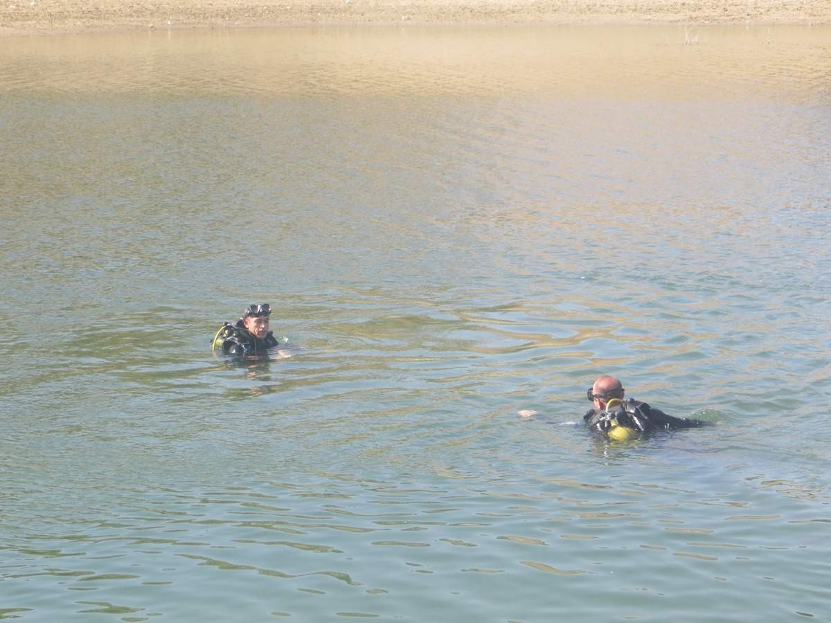 Yaralı Ördeği Kurtarmak İsterken Boğuldu