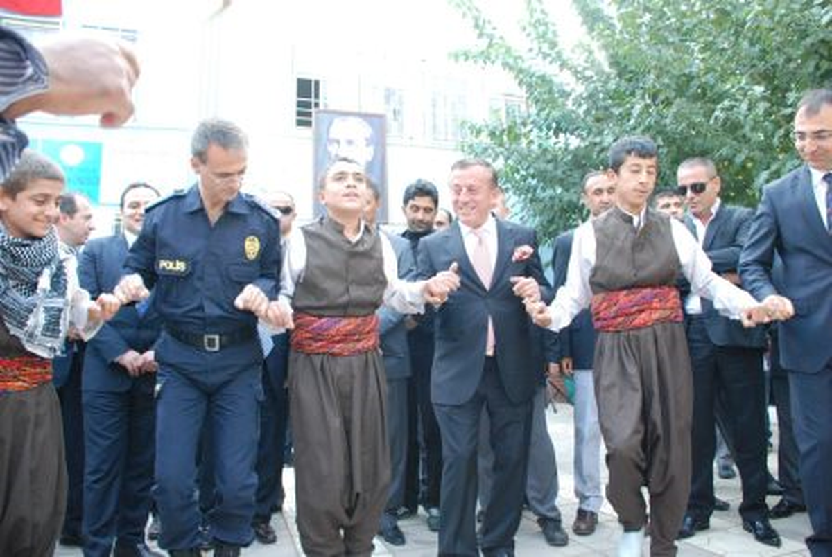 Ağaoğlu Diyarbakır\'da 9 Okulun Tadilatını Tamamladı