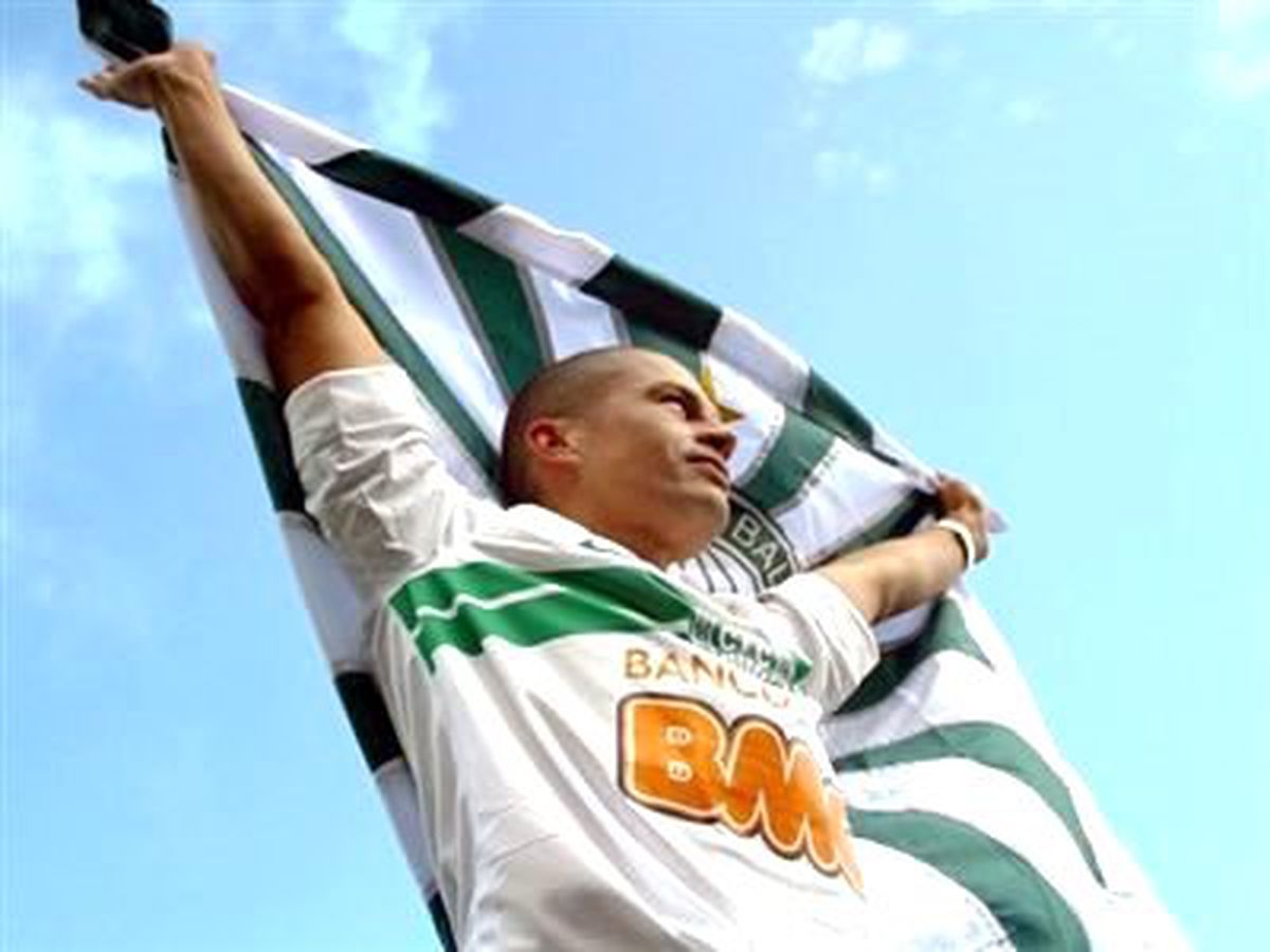 Alex\'e Yeni Takımı Coritiba\'da Görkemli İmza Töreni