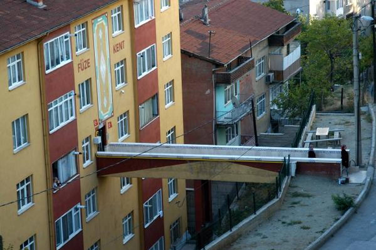 Apartmanın Girişi 4'üncü Kattan