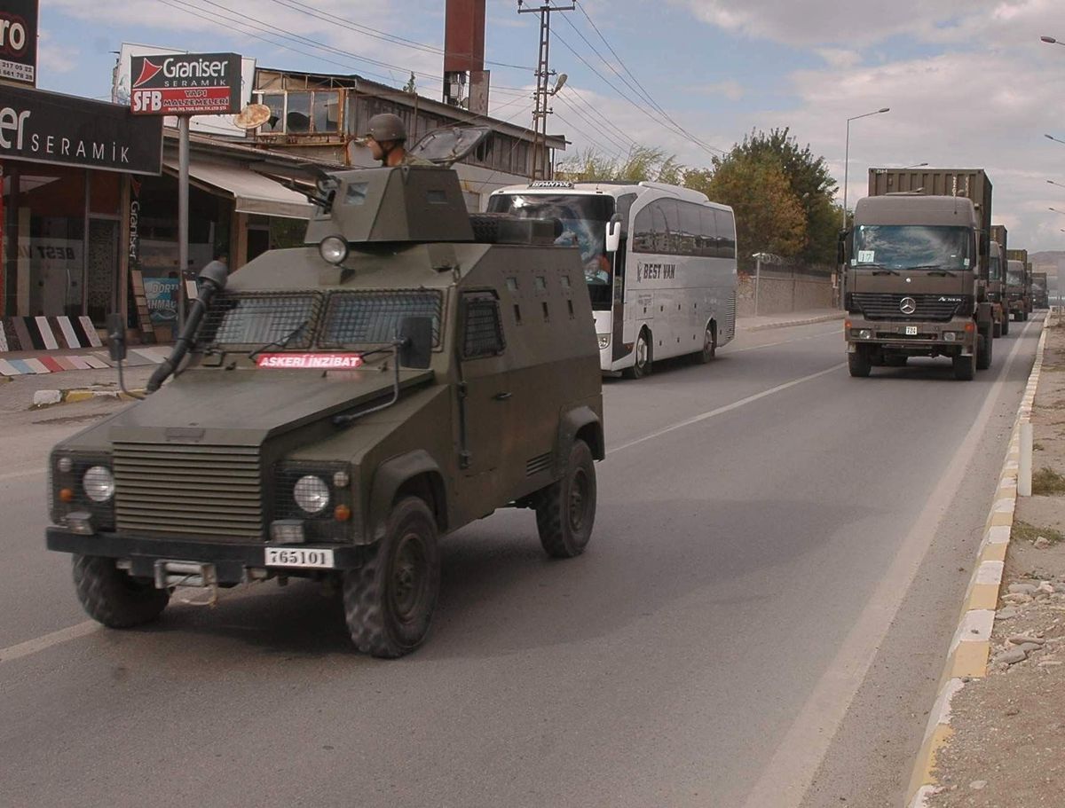 Askeri Araca Taşlı Saldırı: 3 Yaralı