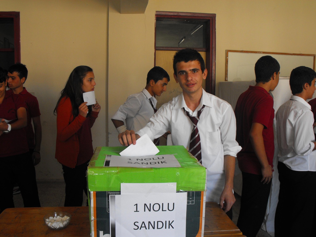 Bozyazı Lisesi\'nde Okul Öğrenci Meclisi Başkanlığı Seçimi Yapıldı