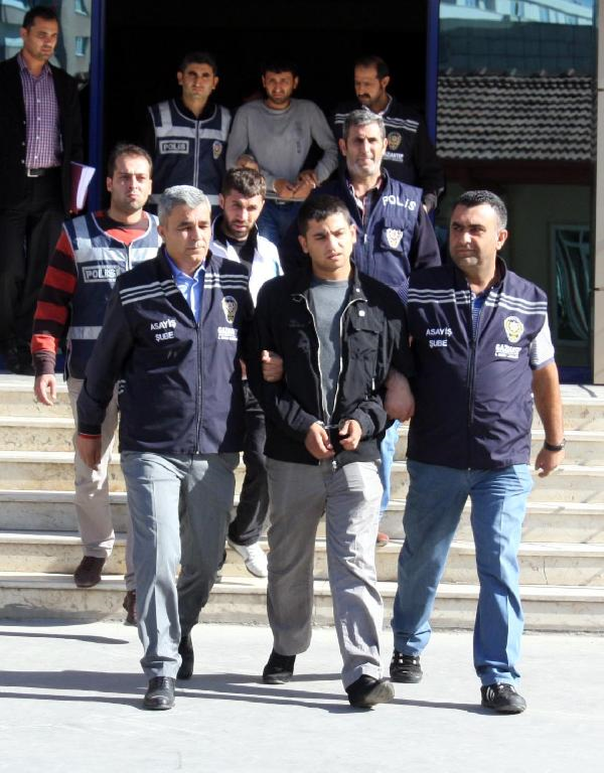 Cezaevi Önündeki Çatışmanın Şüphelileri Adliyede