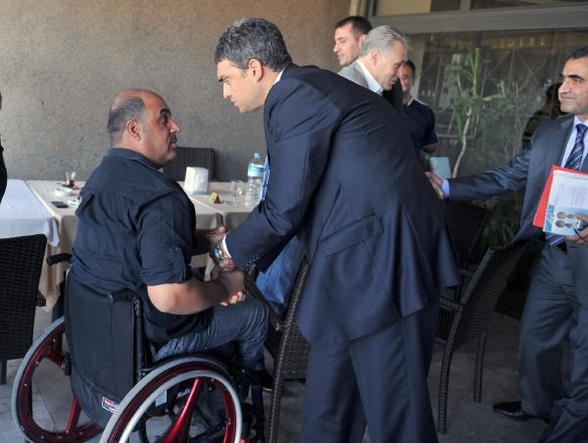 CHP\'li Oran, Dünya Üçüncüsü Olan Ampüte Takımı ve Gazilerle Buluştu
