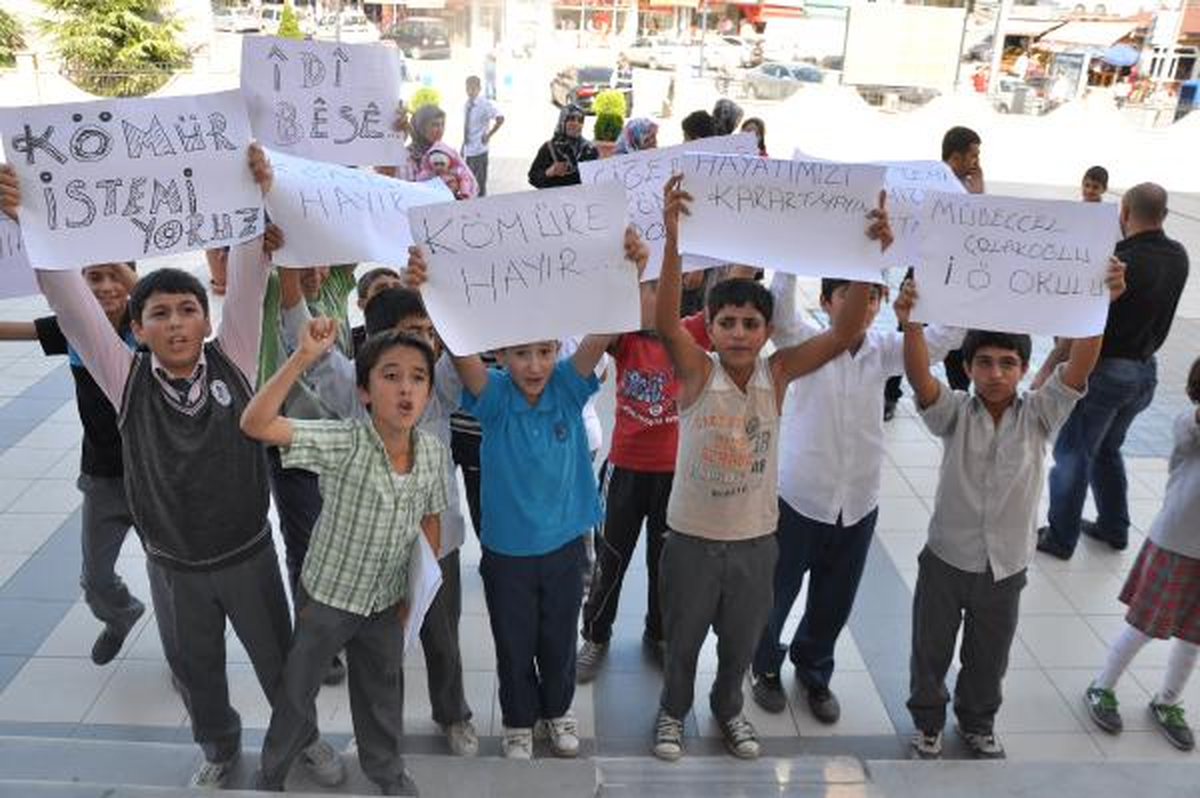 Dilovası\'nda Kadın ve Çocuklardan Kömür Tozu Protestosu