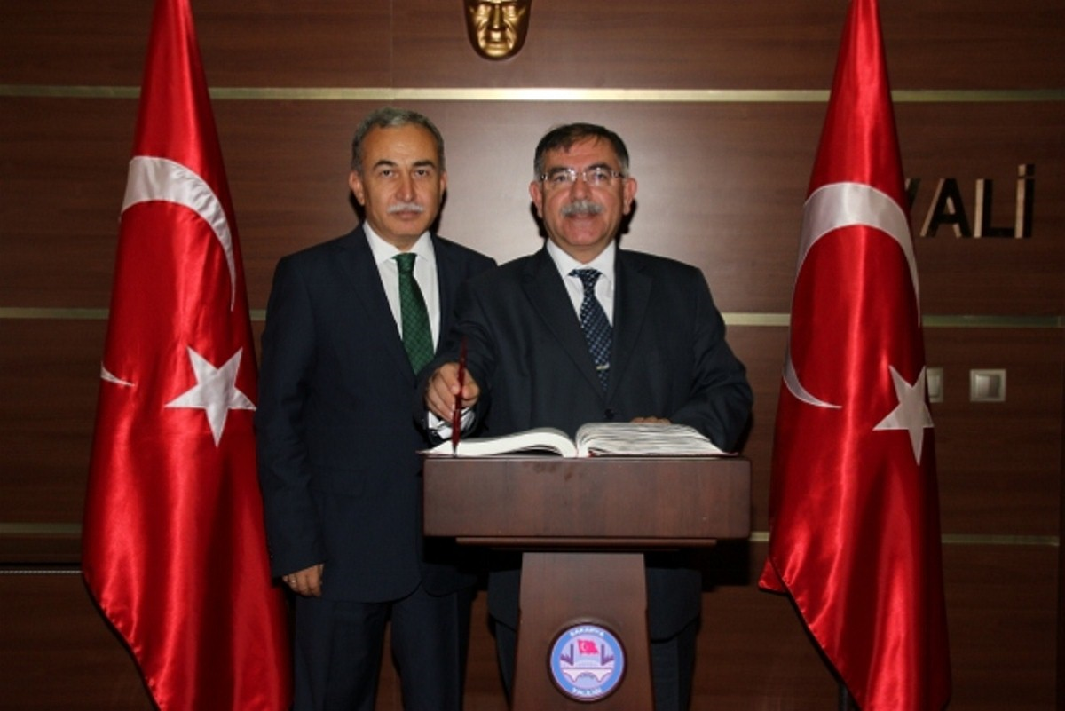 Düzce Valisi Adnan Yılmaz, Sakarya Vali Mustafa Büyük\'ü Ziyaret Etti