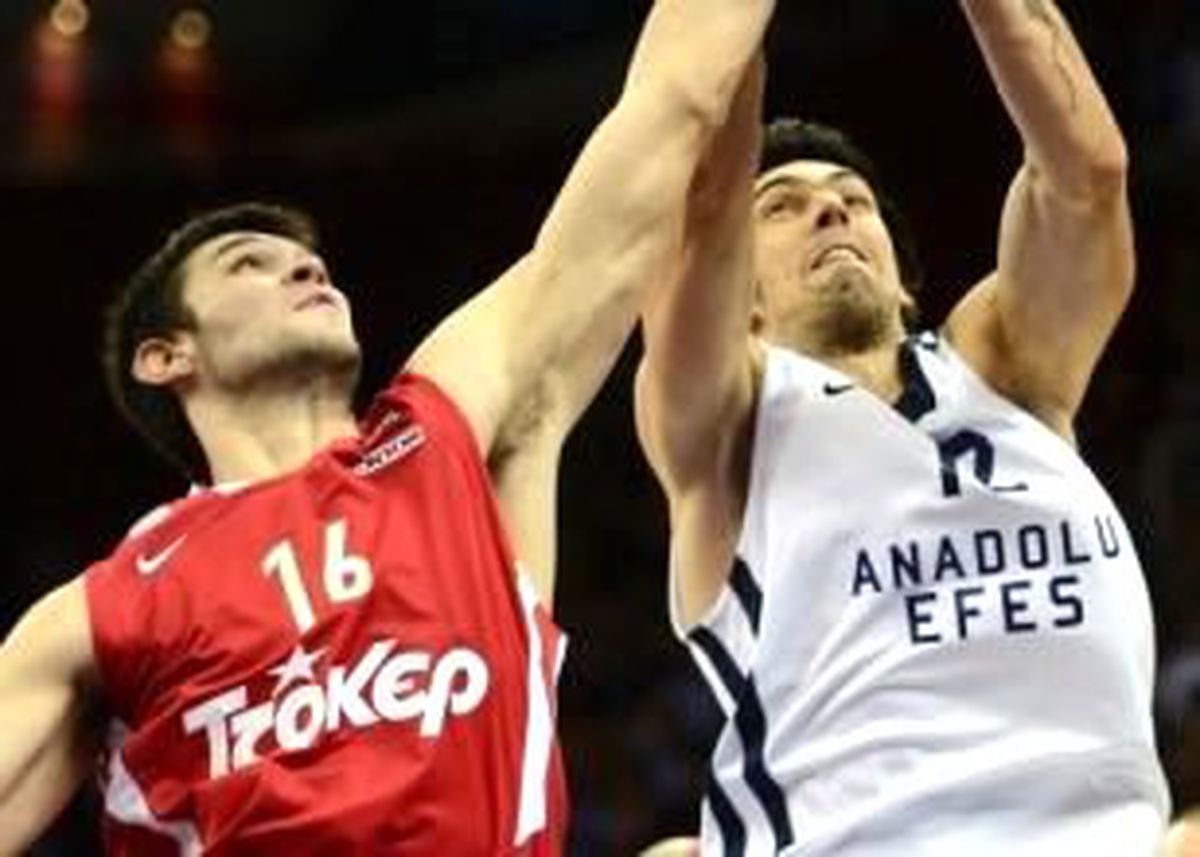 Efes Son Şampiyona \'Köpürdü\'