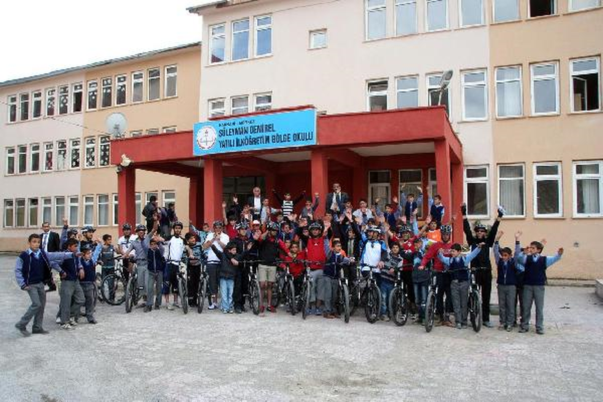 Hakkari\'de Dağ Bisikleti Turu