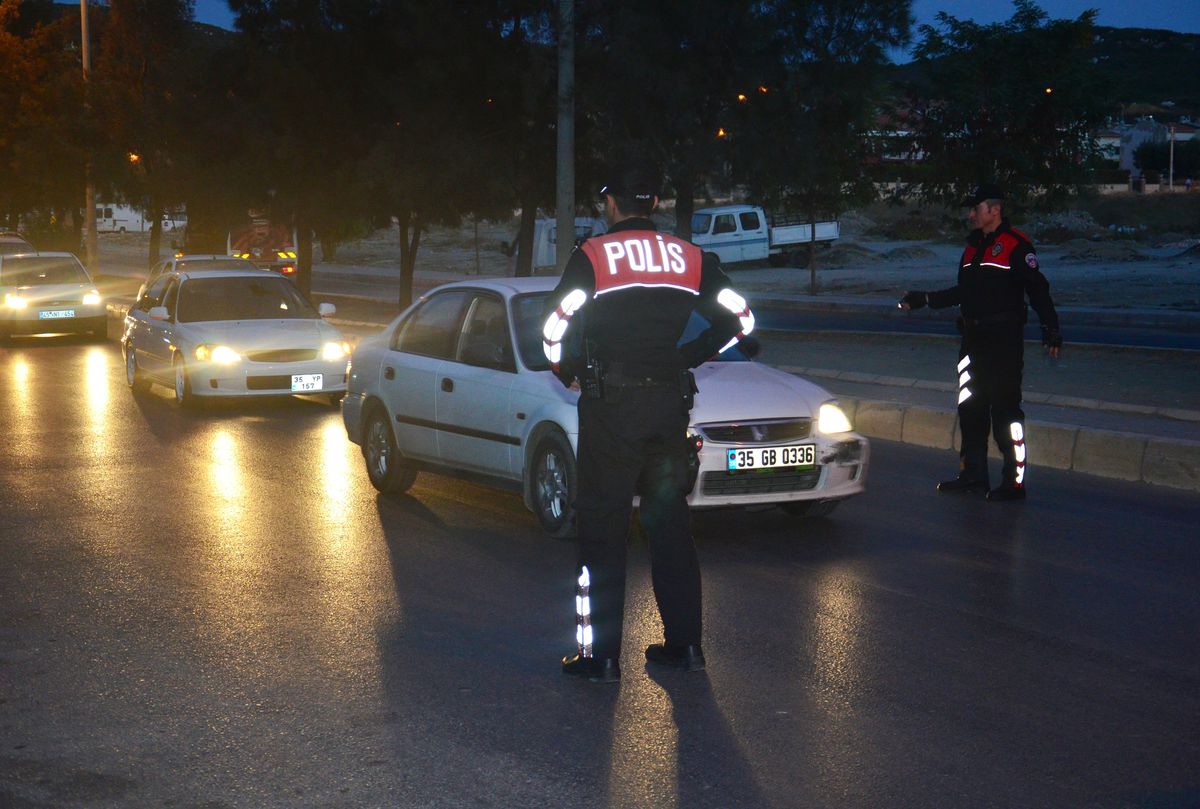 İzmir\'de Şafak Operasyonu