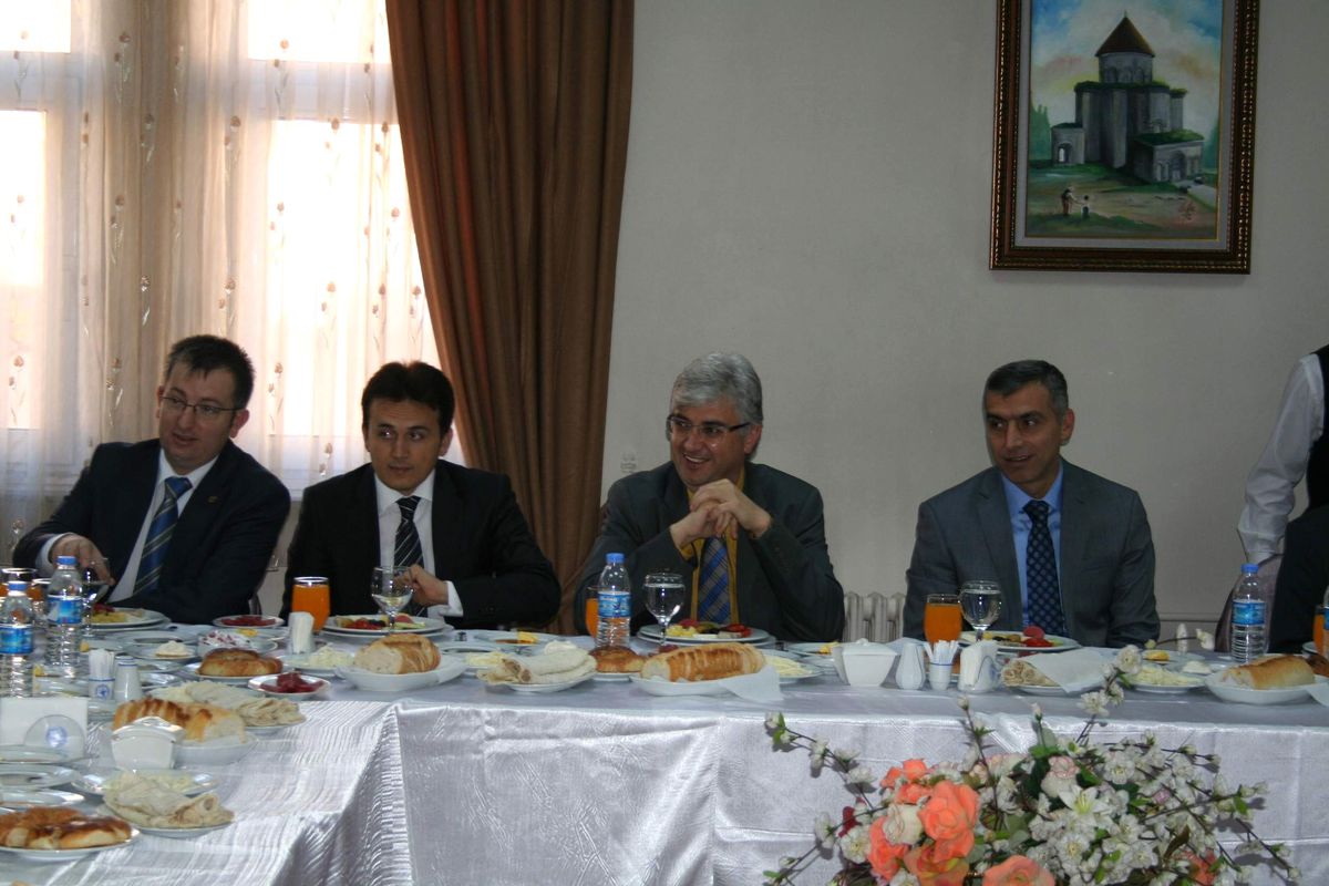 Kars Valisi Tepe Basın Mesuplarıyla Bir Araya Geldi
