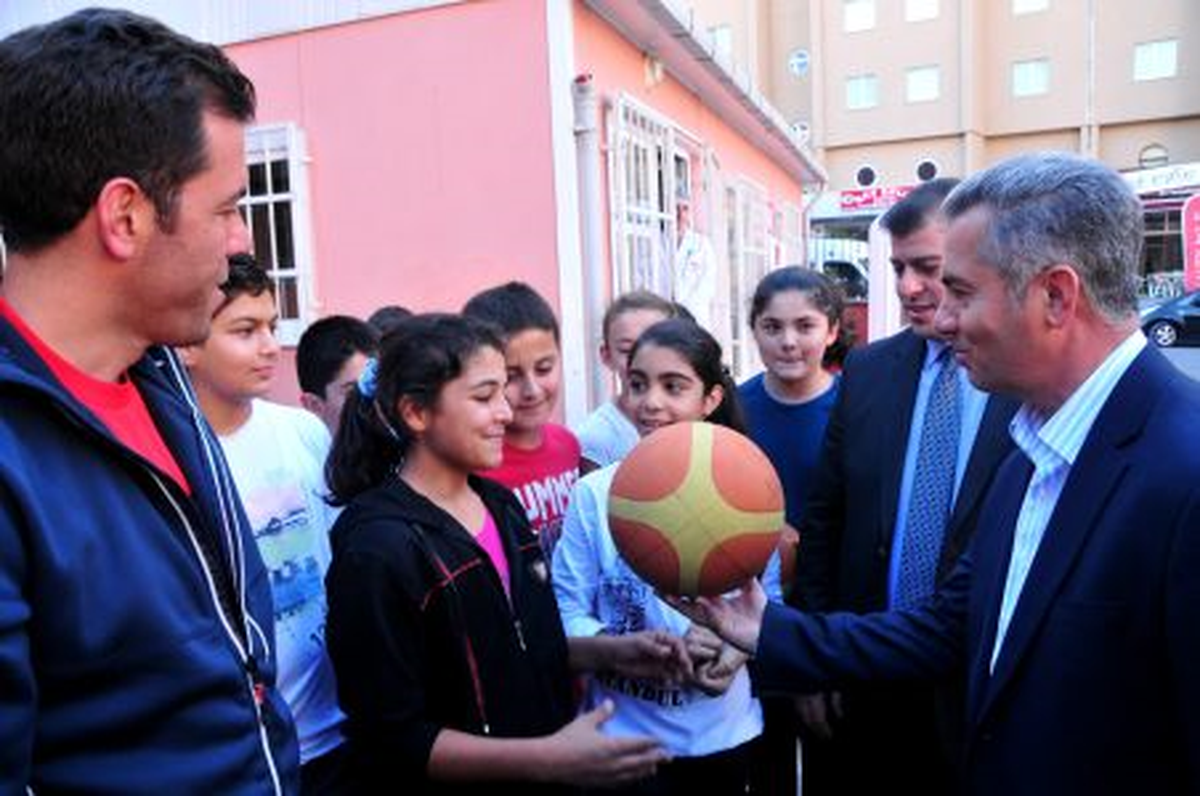 Kütüphaneden Kitap Alana Oyuncak Hediye
