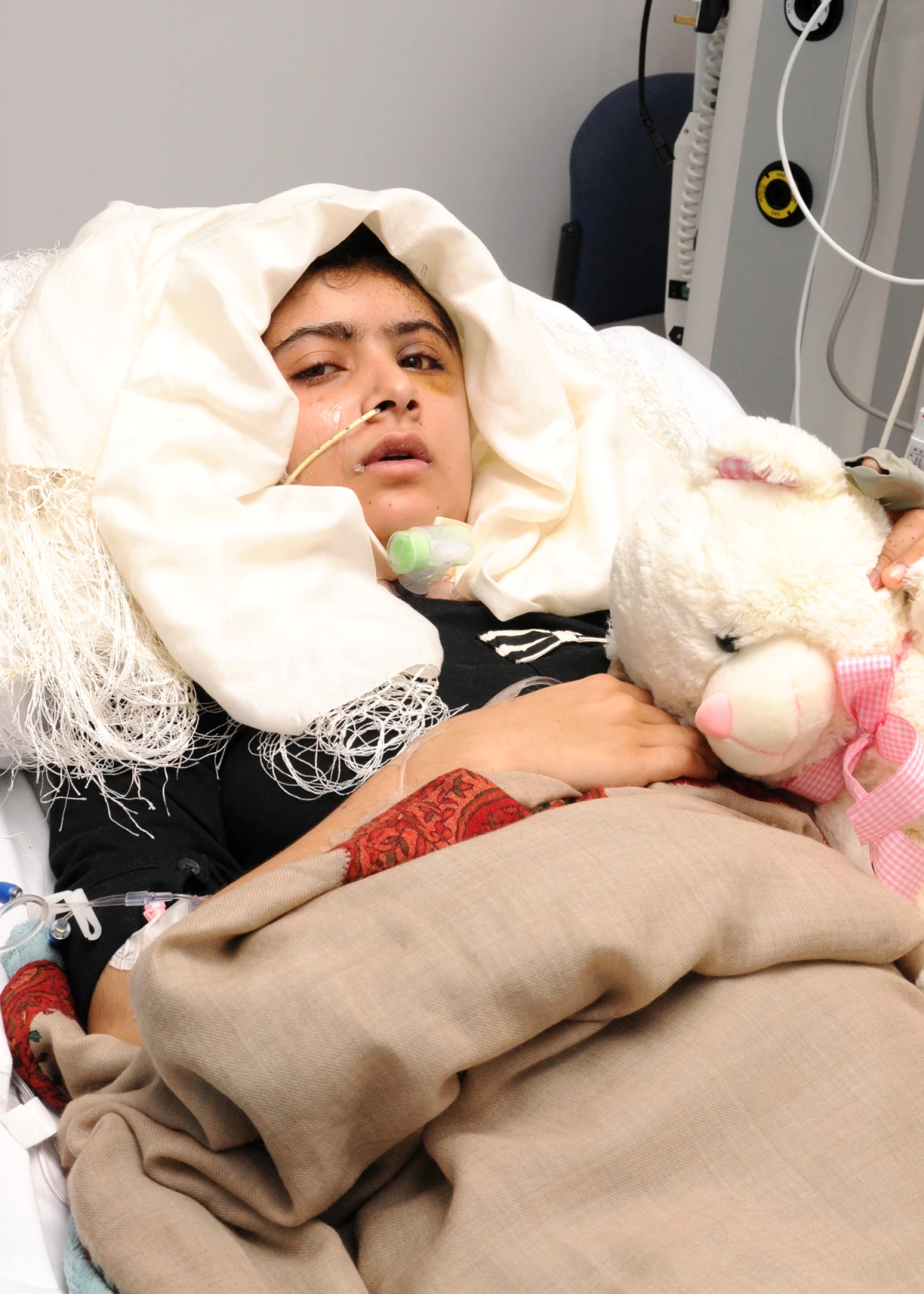 Malala\'nın Hastanedeki İlk Fotoğrafı Yayınlandı