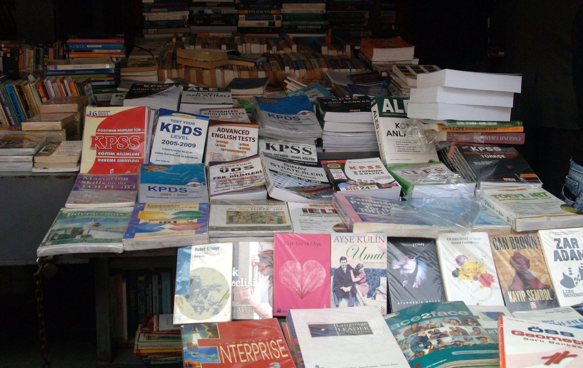 Polisten Korsan Kitap Operasyonu