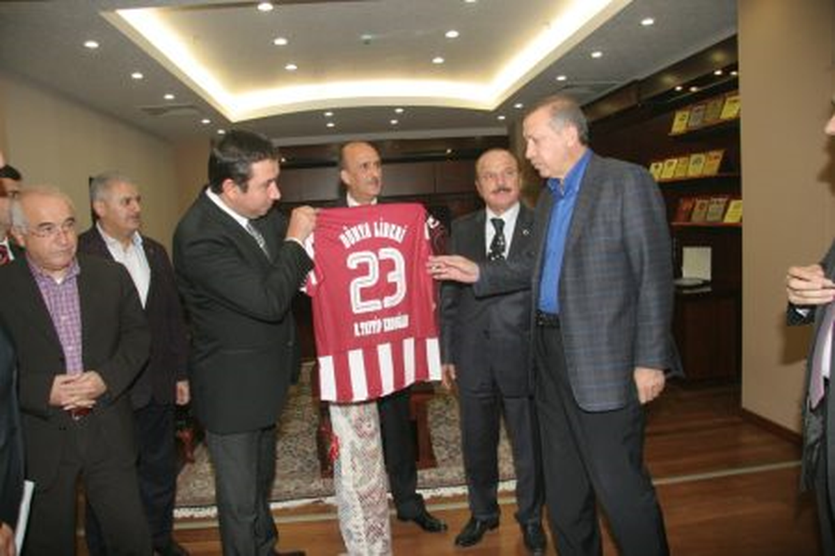 "Şehir Dünya Liderini Bekliyor"