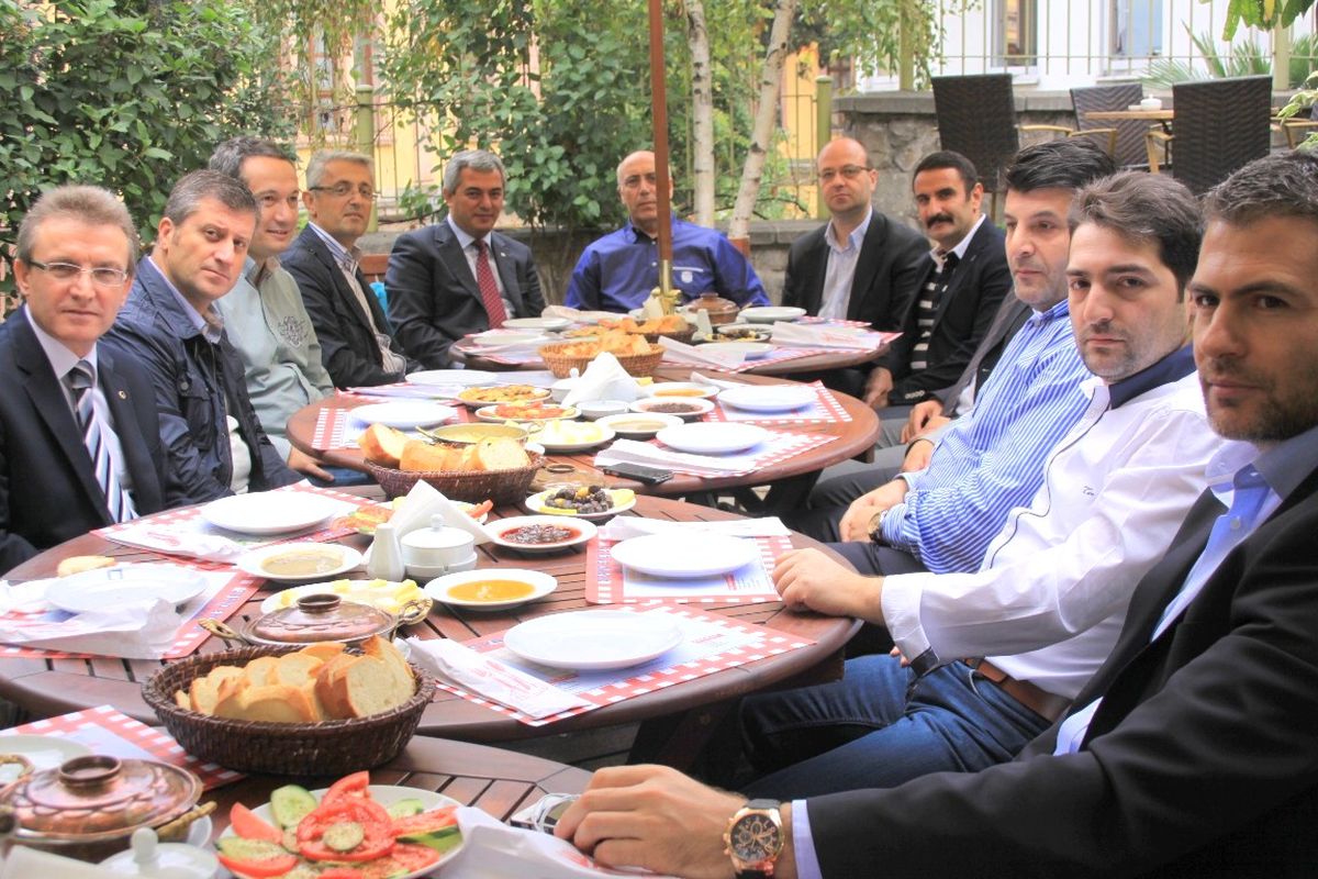 TMMOB\'dan Mimar Sinan Proje Olimpiyatları Ekibine Kahvaltı