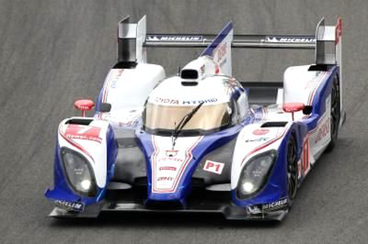 Toyota\'nın Hibrit Yarış Otomobili Ts030 Hybrid Pistlerde