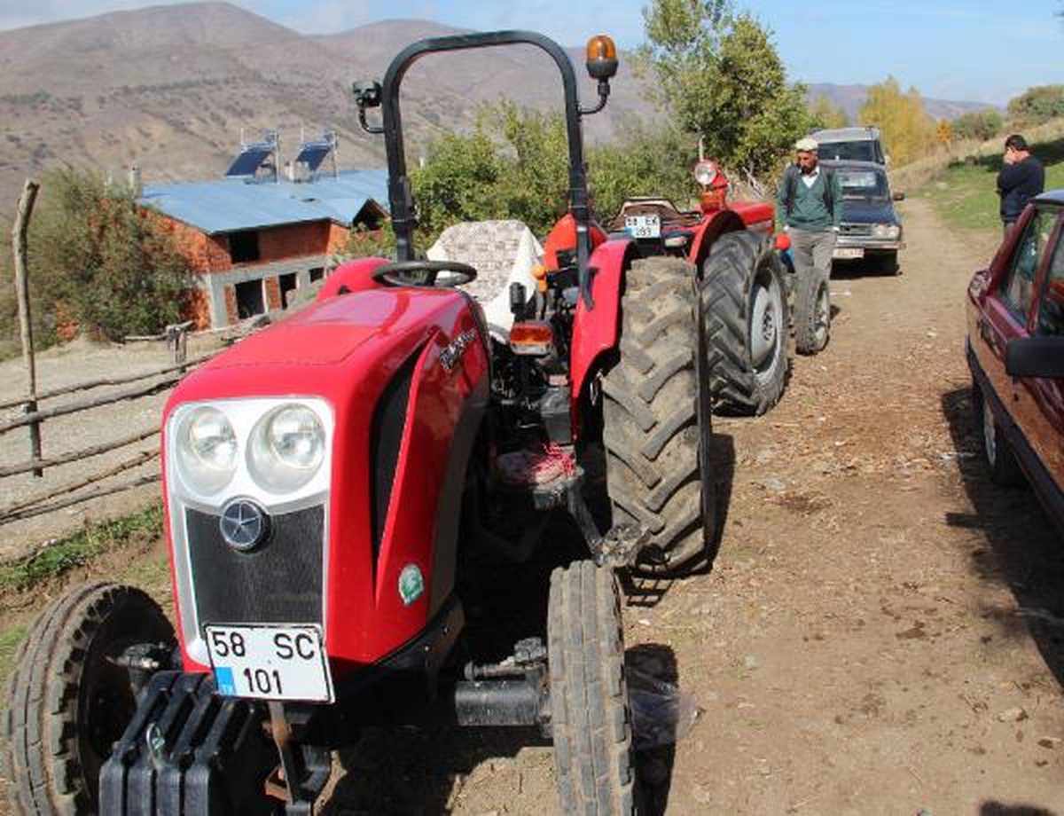 Traktörlerin Arasında Sıkışıp Öldü