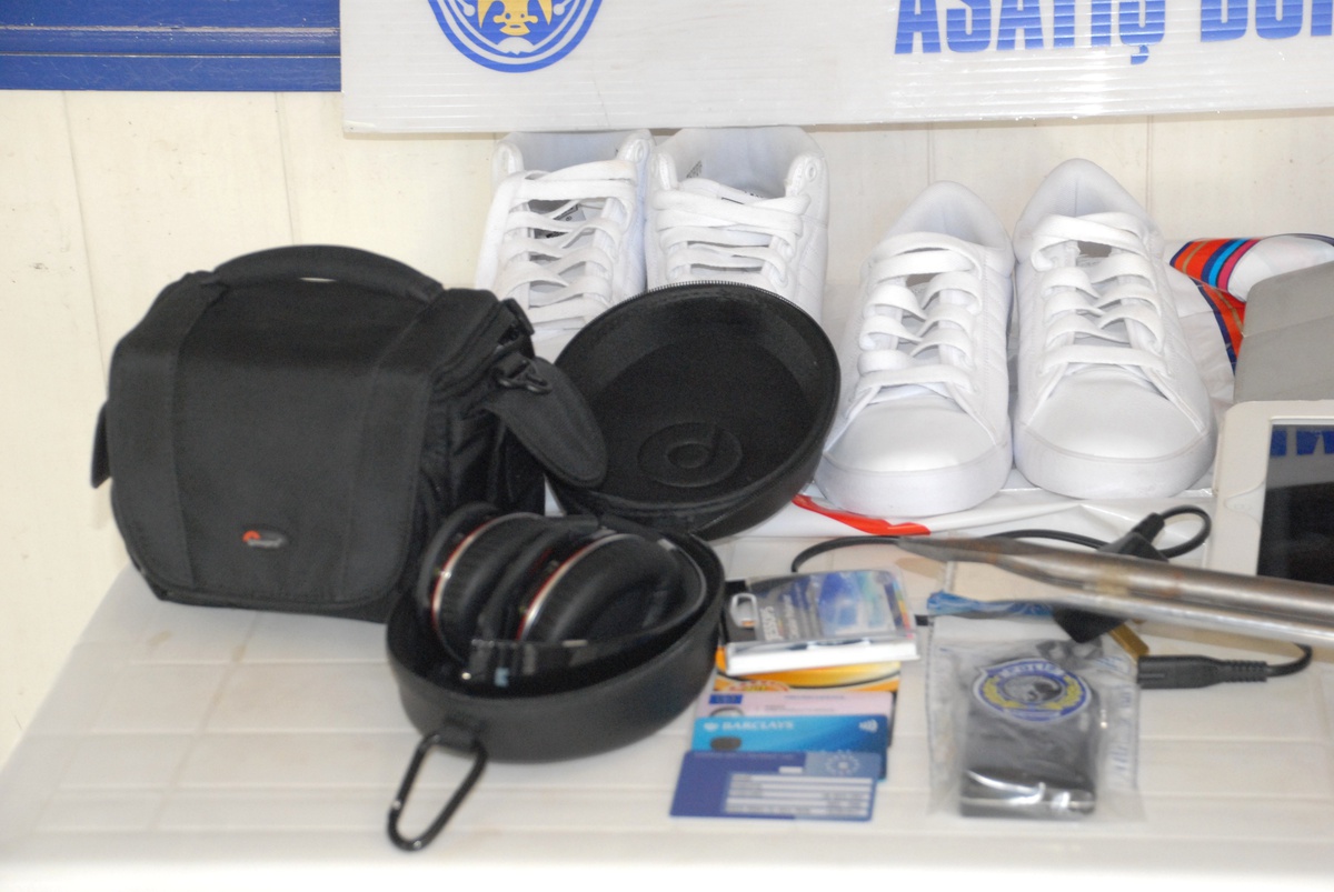 Turistlerin Çalınan Eşyalarını Polis 24 Saatte Teslim Etti