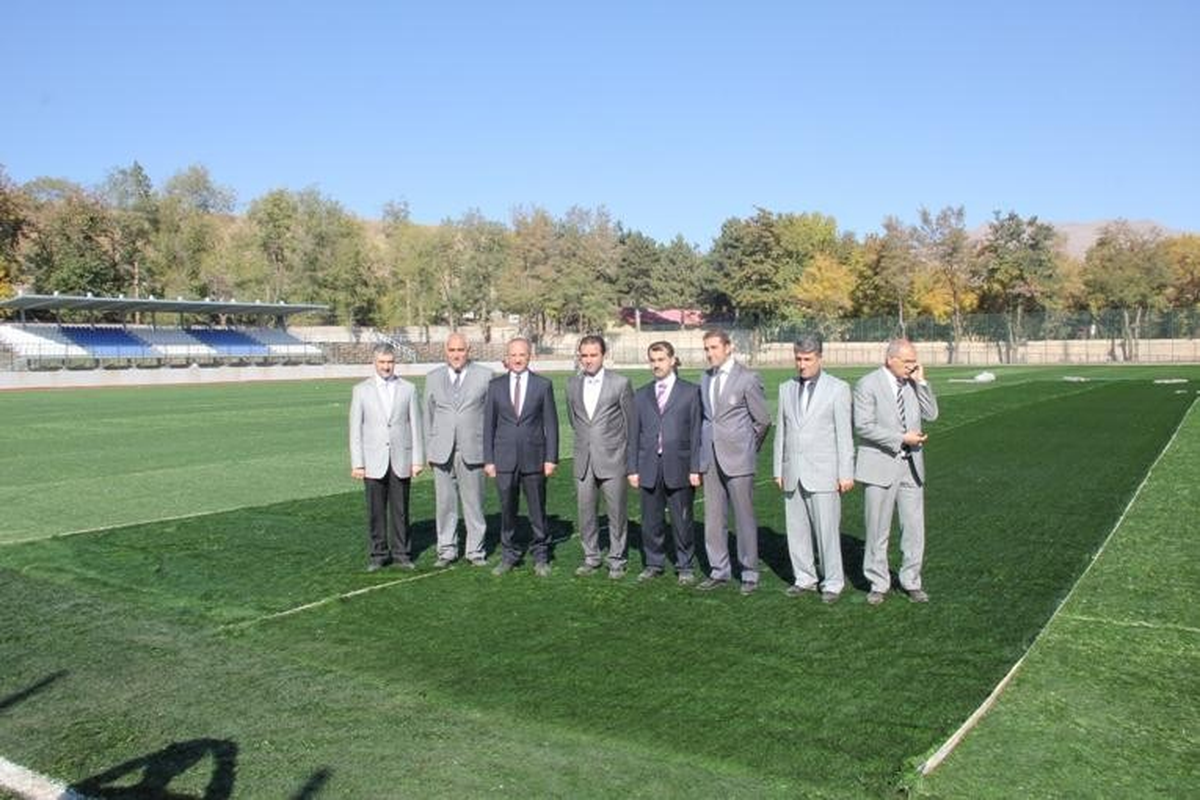 Vali Yurdakul Futbol Sahasında İncelemelerde Bulundu