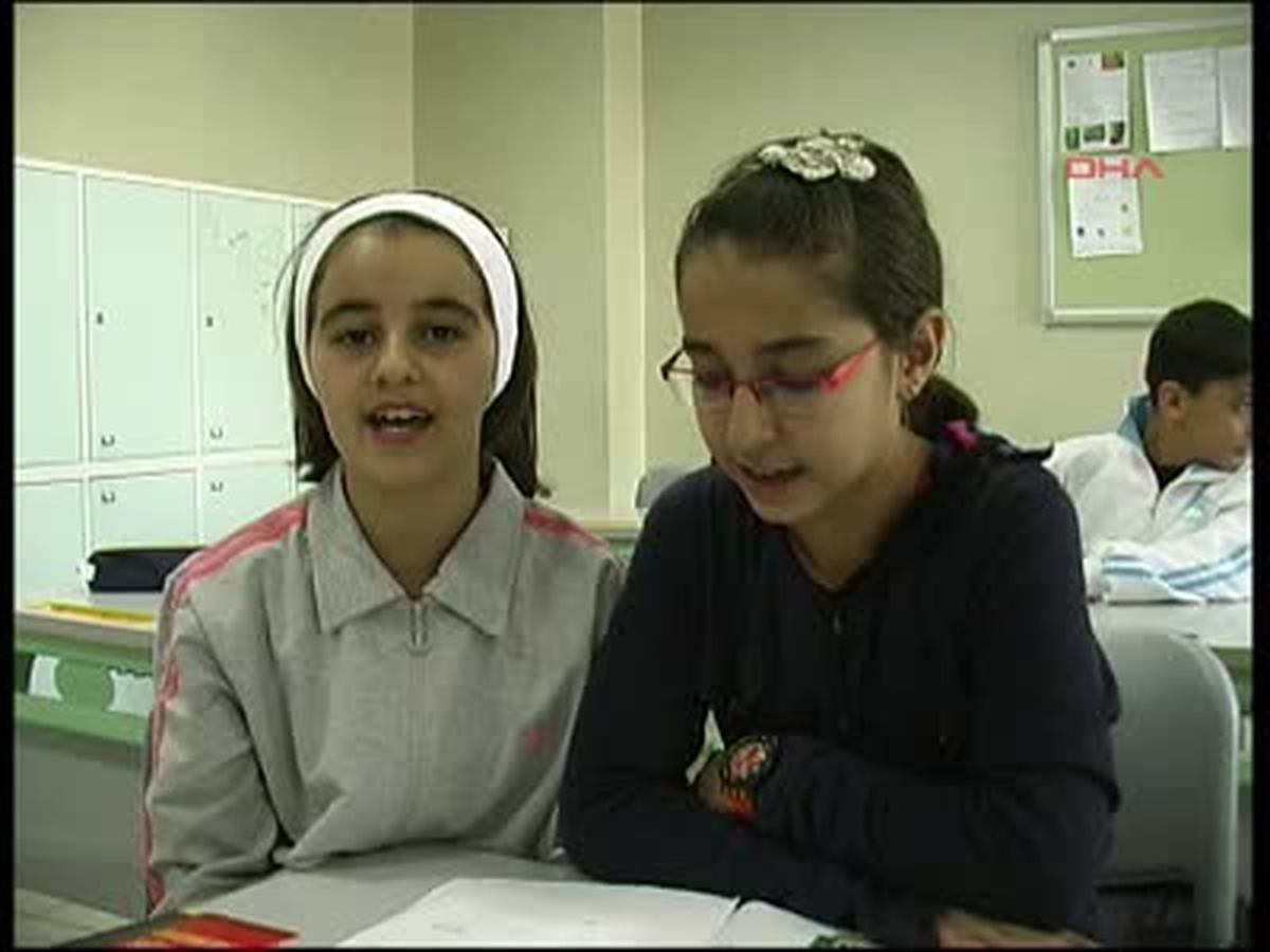 Van\'da, Kürtçe\'yi Seçenler Şarkı Söylemeye Başladı