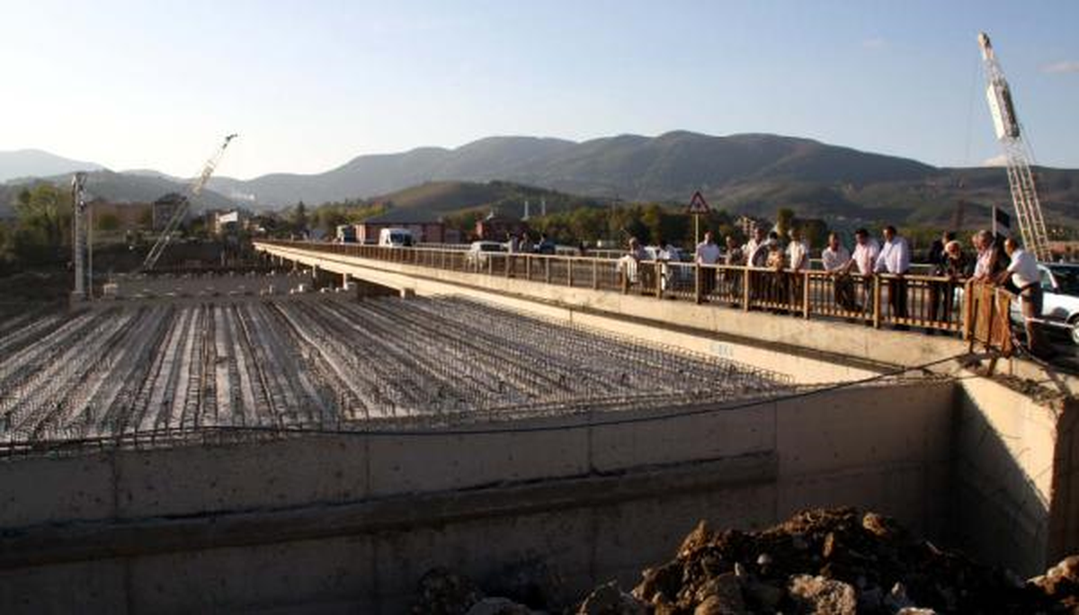 Yeni Çaycuma Köprüsü\'nün Kirişleri, Kurban Kesilerek Monte Edildi