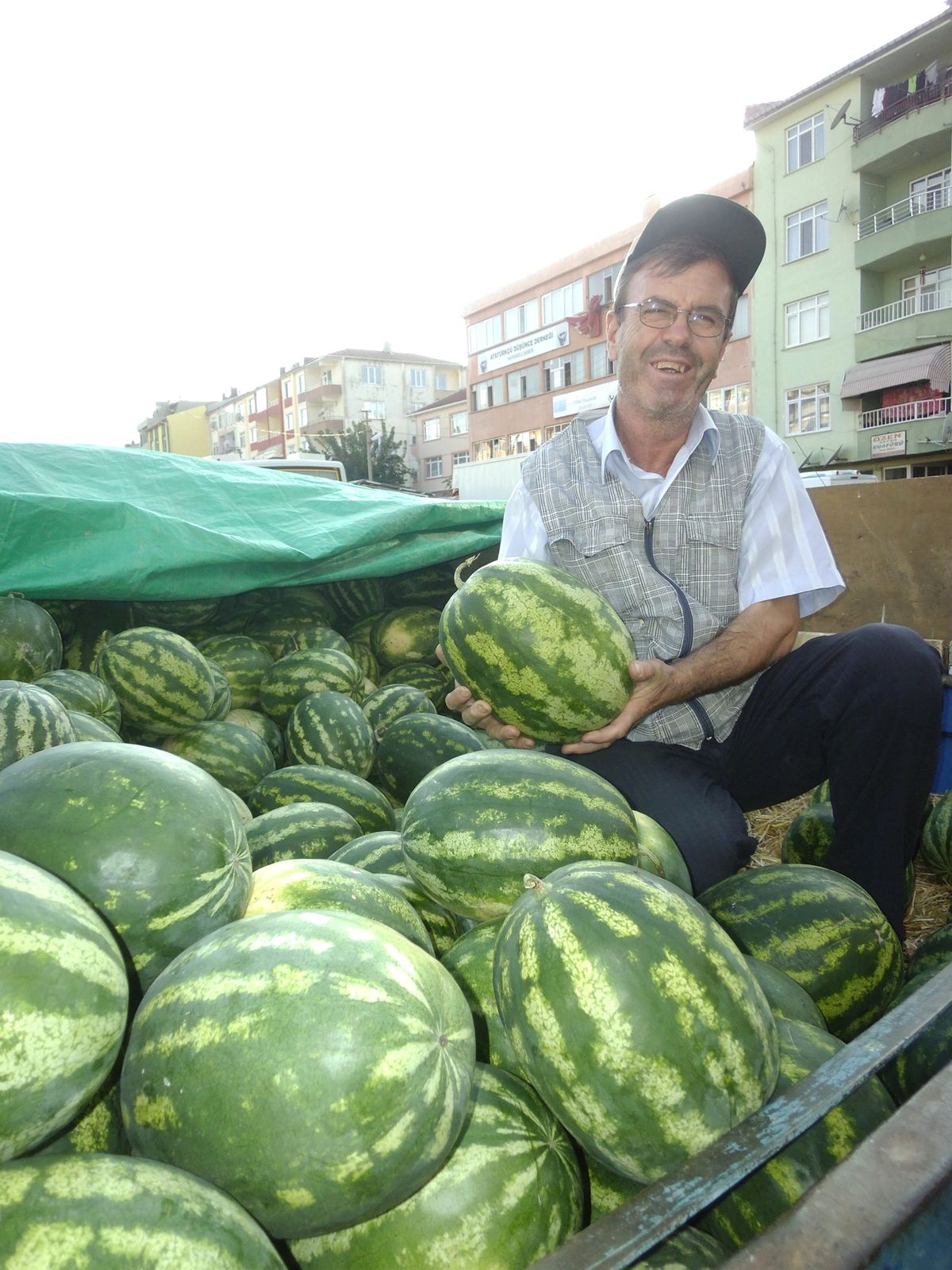 Yılın Son Karpuzları Satışa Çıktı