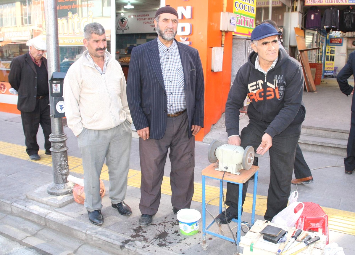 Yozgat\'ta Bıçakçılar Piyasaya Çıktı