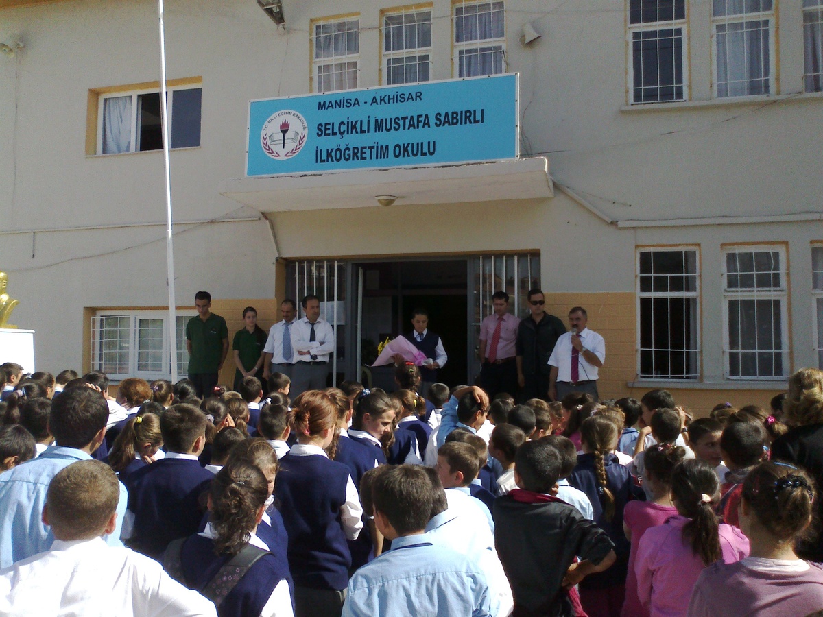 Akhisar Fen Lisesi Selçikli Mustafa Sabırlı İlköğretim Okulu Kardeş Oldu