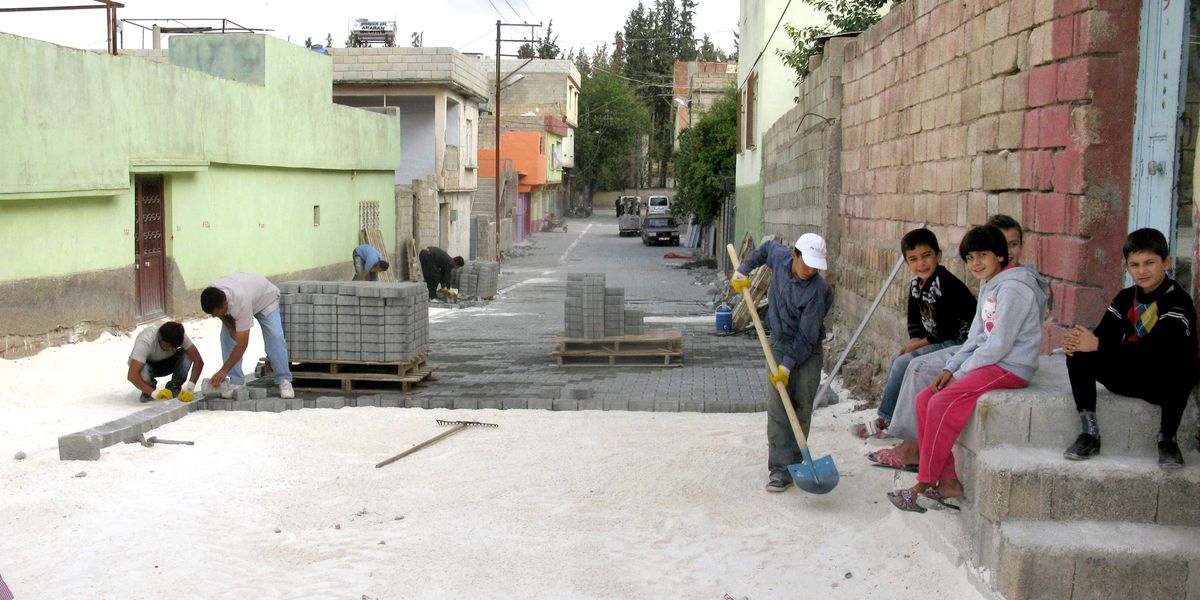Araban İlçesinde Kilitli Parke Taşı Döşeme Çalışmaları Sürüyor
