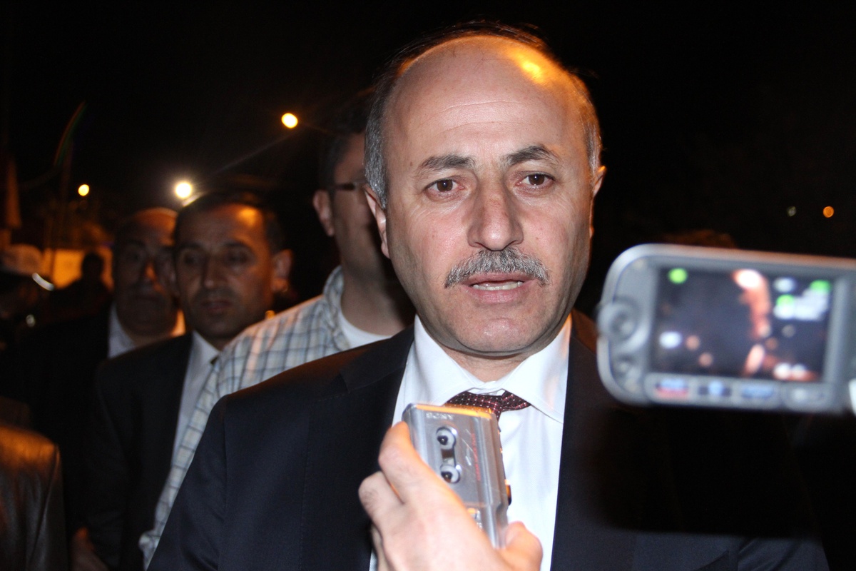 Ardahan Valisi Azizoğlu."Gezilerimiz Sırasında Vatandaşımızın Derdini Kendisinden Dinlemiş...
