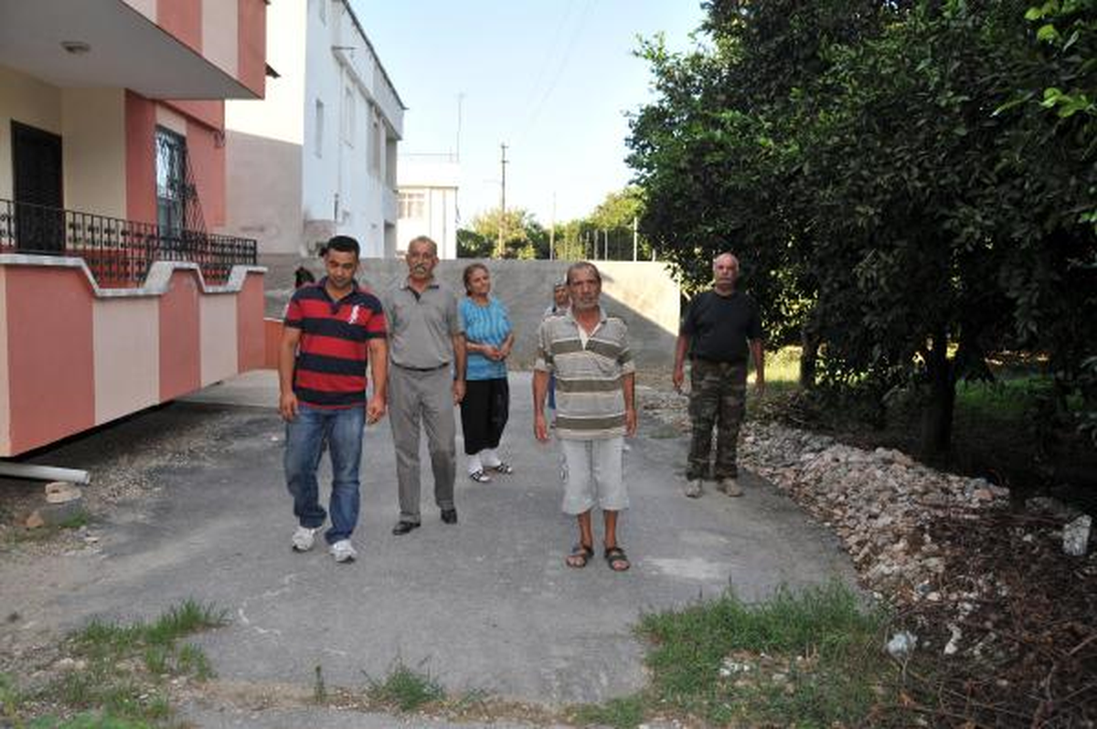 Arsasından Geçen Yola Ev Yaptı