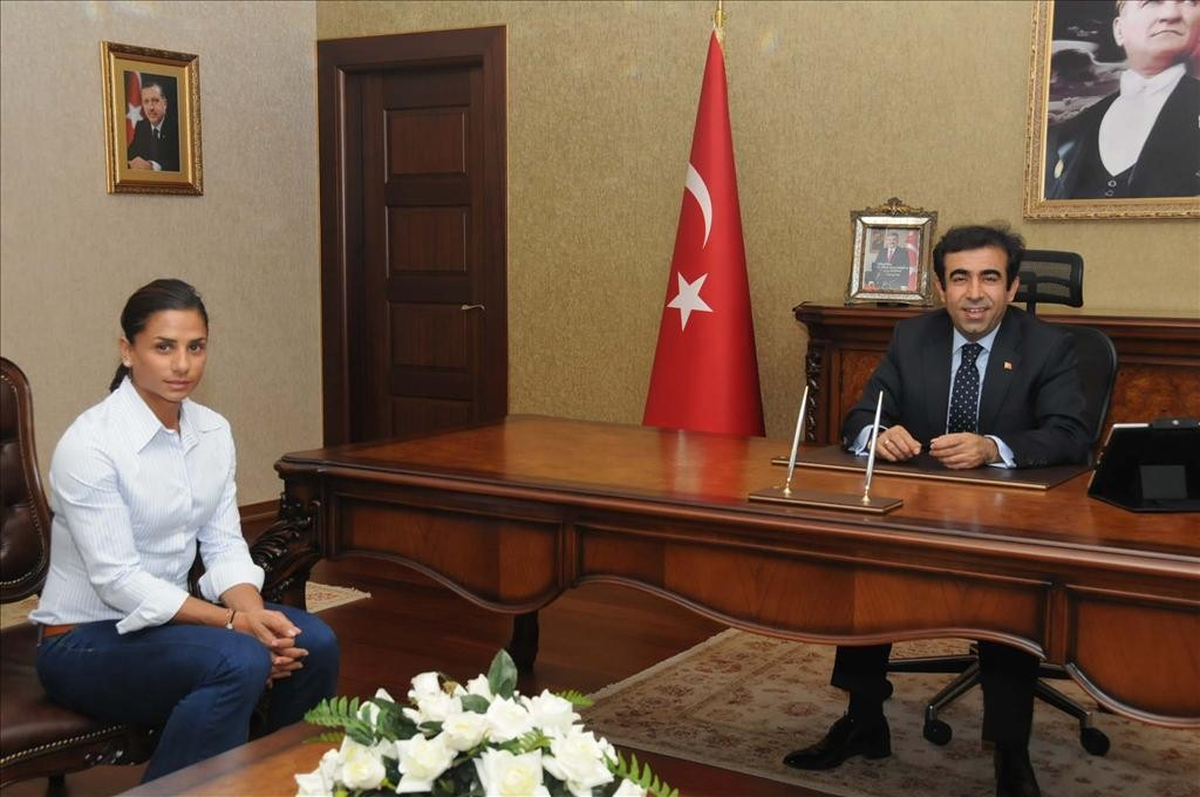 Avrupa Şampiyonu Yanıt\'tan Güzeloğlu\'na Ziyaret