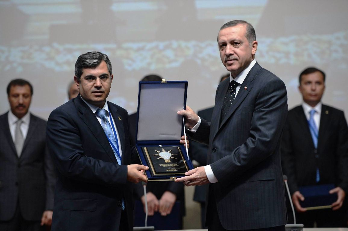 Başbakan\'dan AK Parti Niğde Teşkilatına Onur Belgesi
