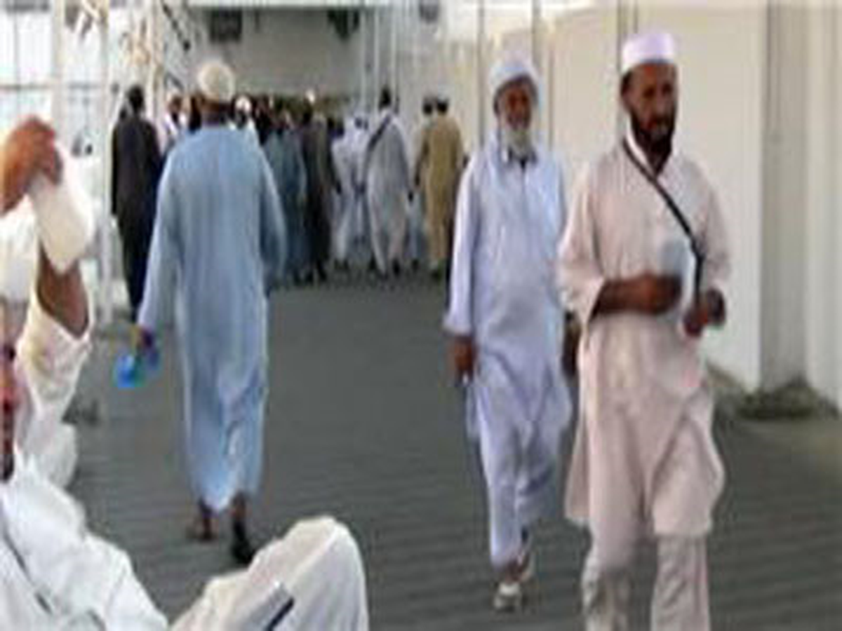 Cennet-Ül Mualla\'ya Ziyaretçi Akını