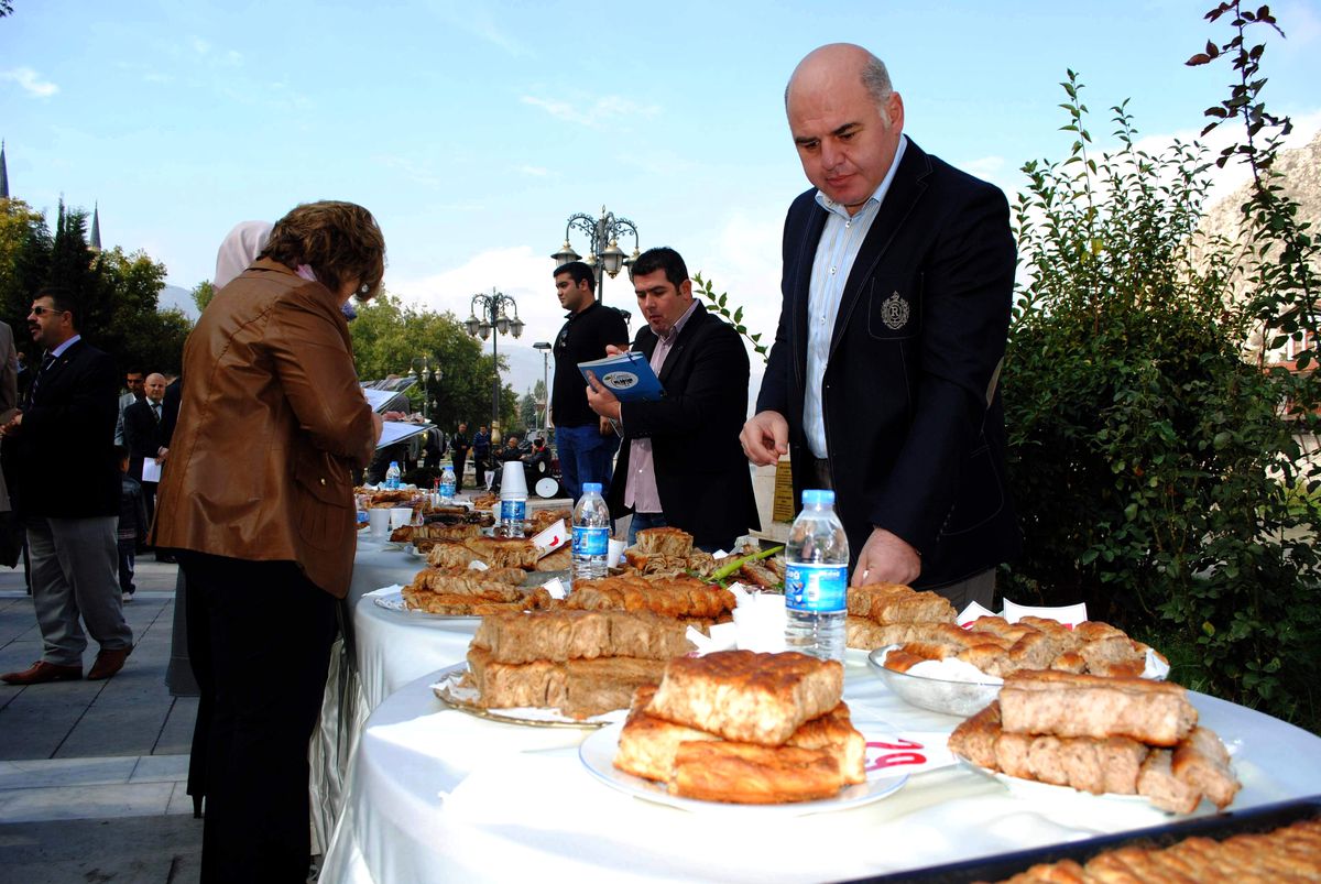 Çörek Yapıp Altın Kazandılar