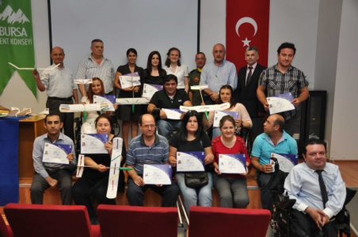 Engelliler Model Uçak Kursu Sertifikası Aldı