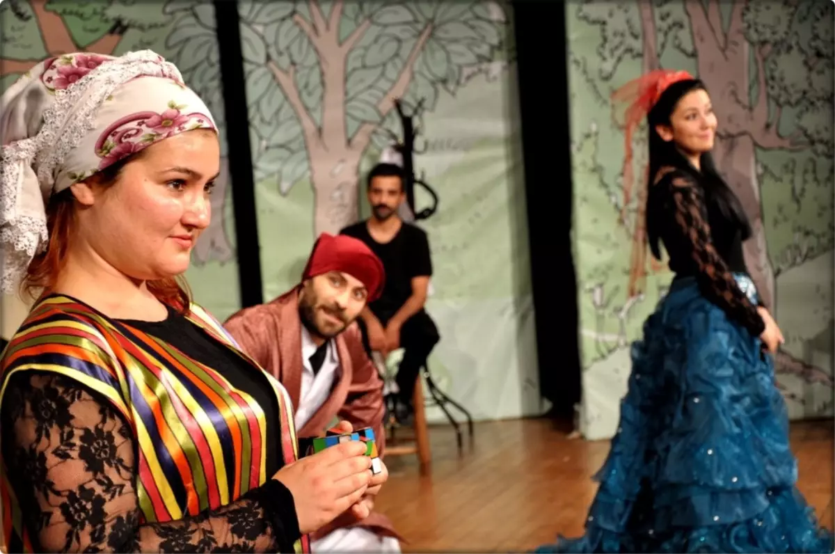 Gaziantep Şehir Tiyatrosu Meraki ile Perde Diyor