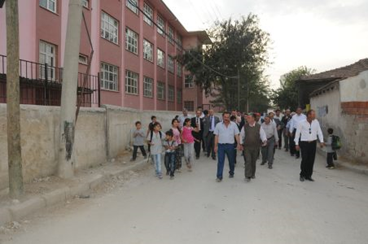 İlköğretim Okulu\'na Çevre Düzenlemesi