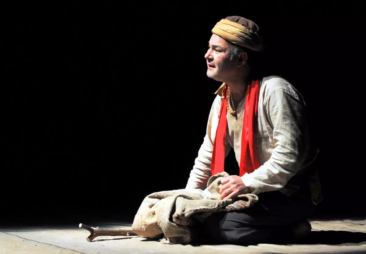 Kbt Genel Sanat Yönetmeni Sürekli\'ye Ödül