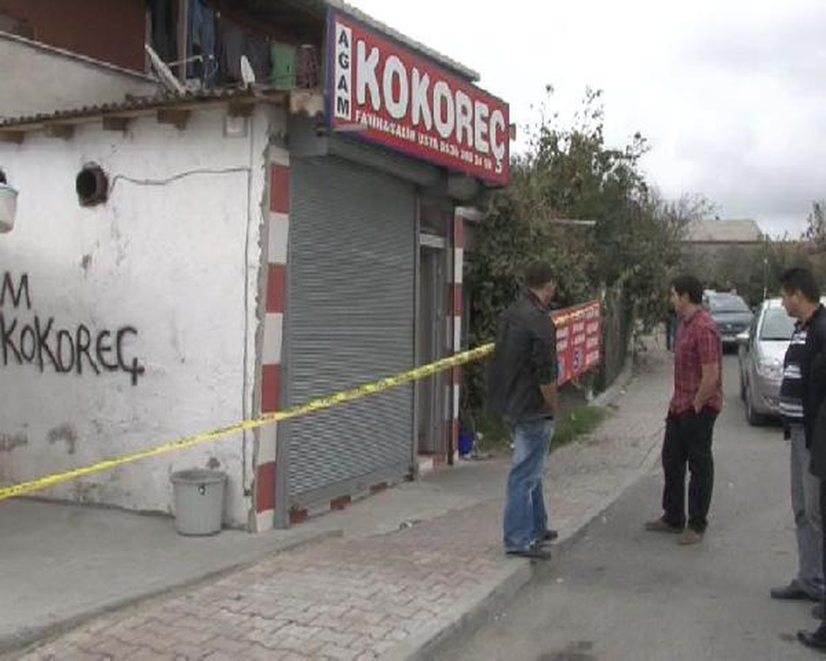 Kokoreççinin Önünde El Bombası Paniği