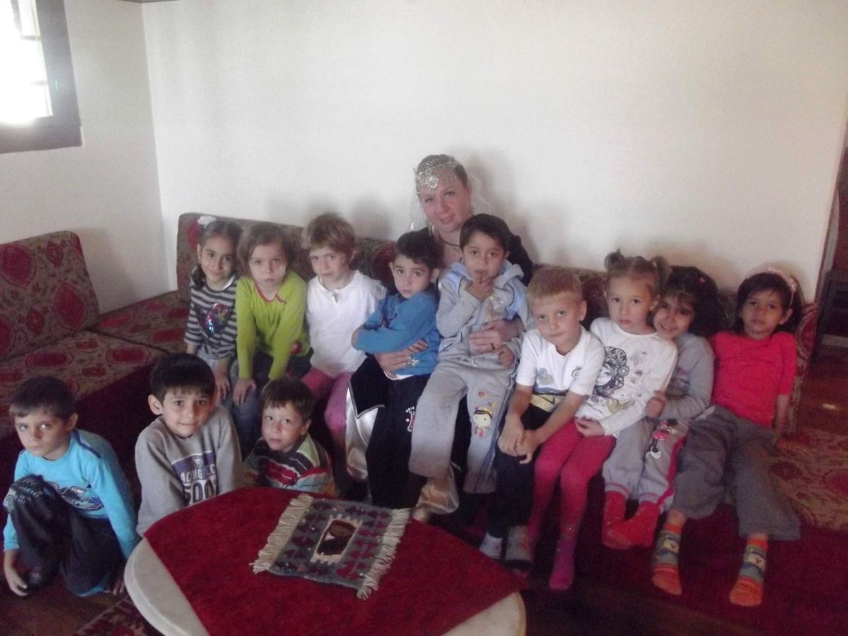 Konakta, Çocuklara Masal Anlatılıyor