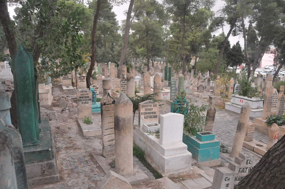 Mezarlıklar Bayrama Hazır