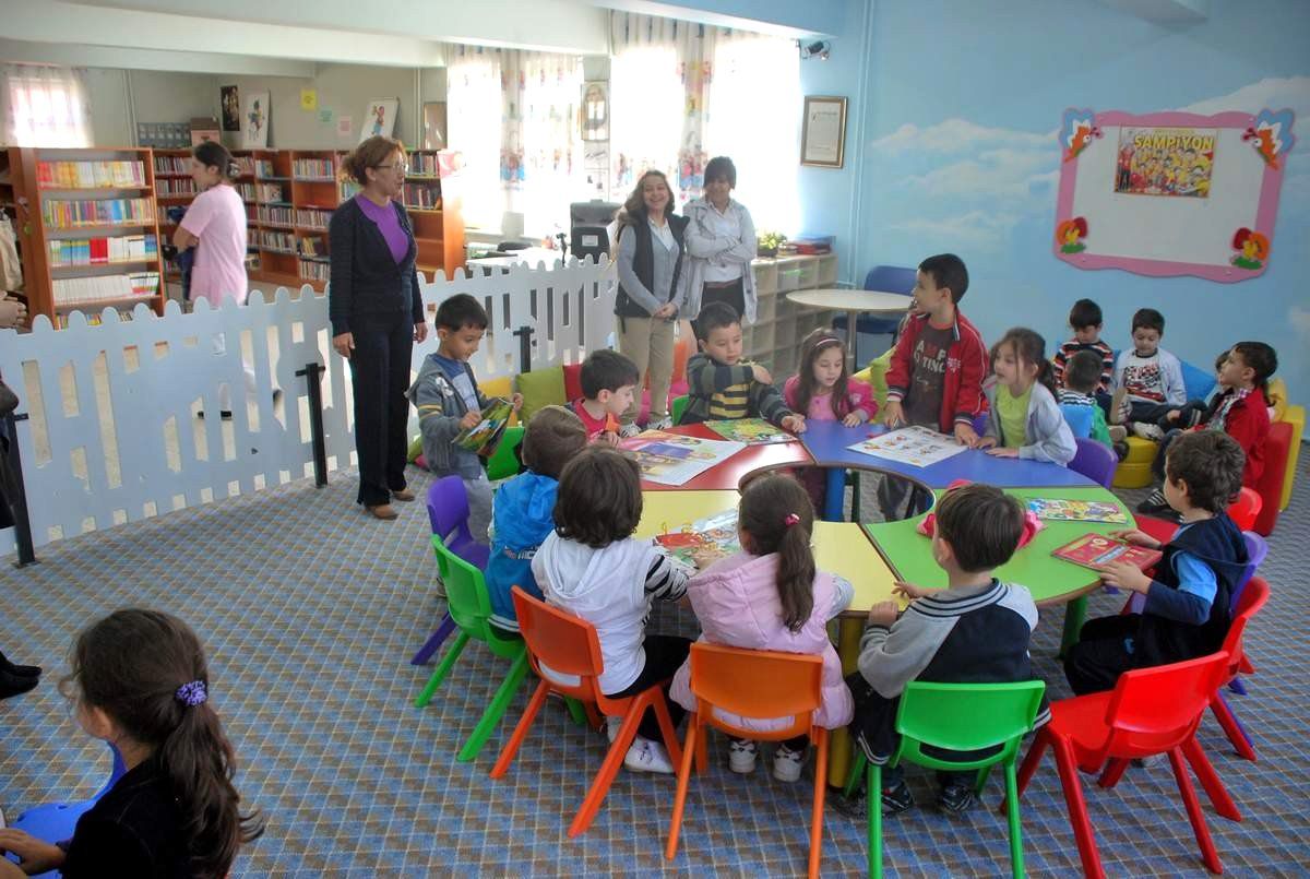 Miniklerin Kütüphane Ziyaret