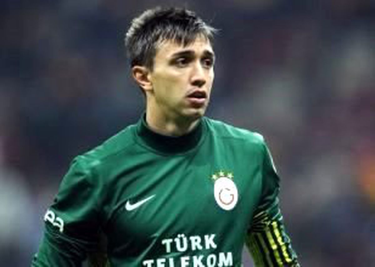 Muslera Sonunda Çıldıracak!