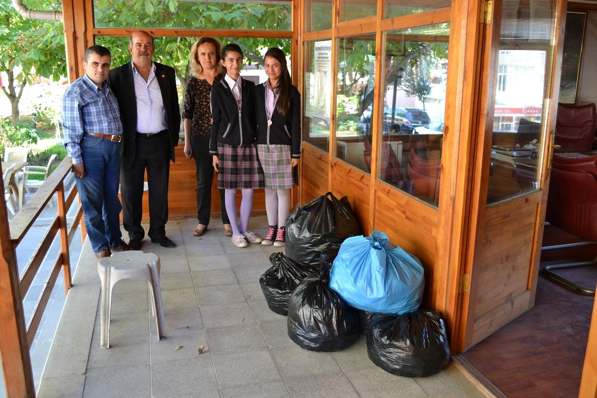 Öğrencilerden Mavi Kapak Jesti