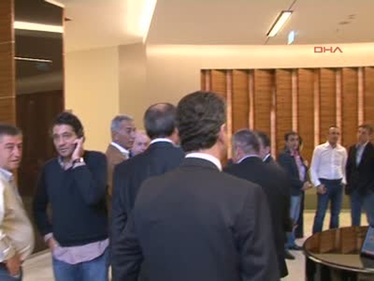 Sadri Şener\'in Ameliyatı Sona Erdi