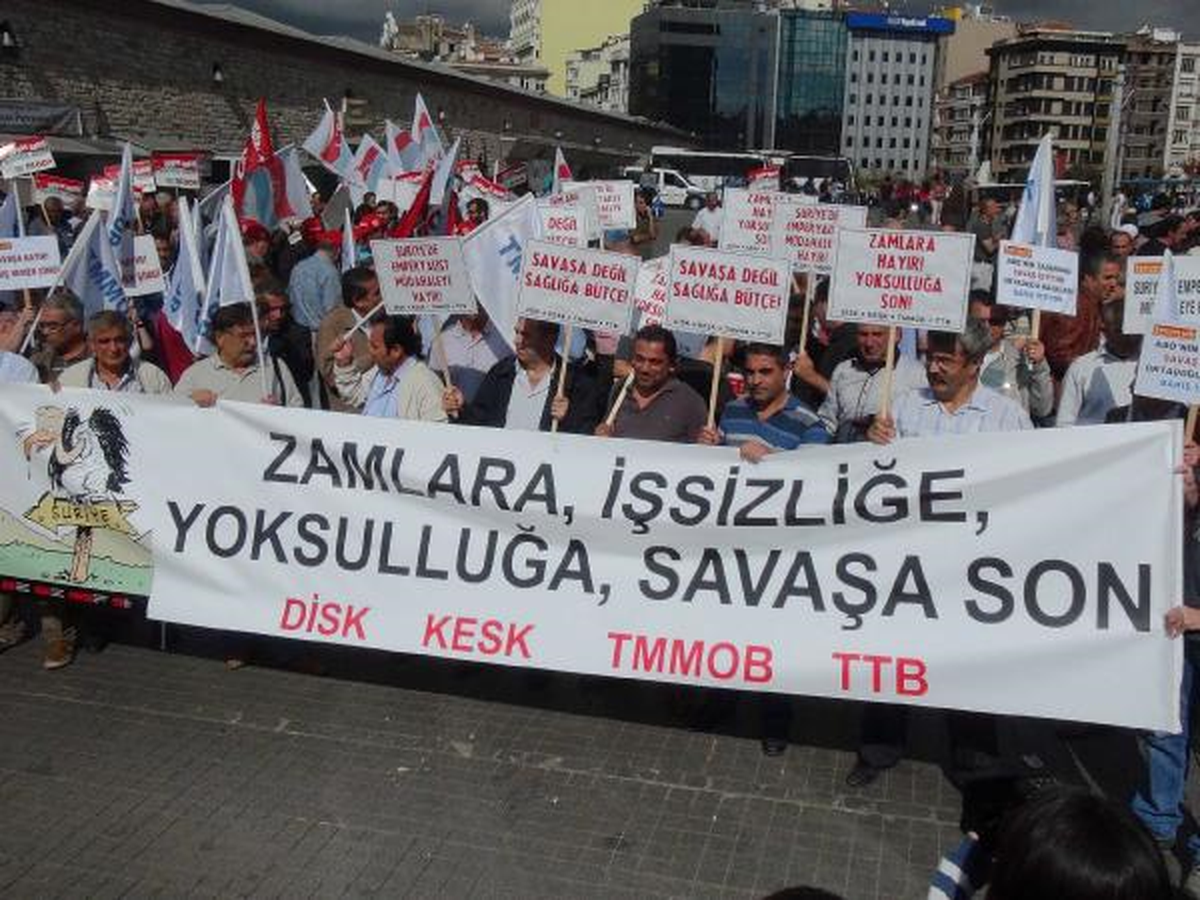 Taksim\'de "Zamlara, İşsizliğe, Yoksulluğa ve Savaşa Hayır" Eylemi