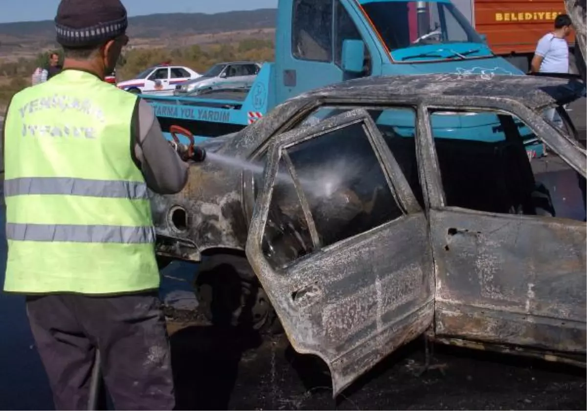 Ticari Araç ile Çarpışan Lpg\'li Otomobil Yandı