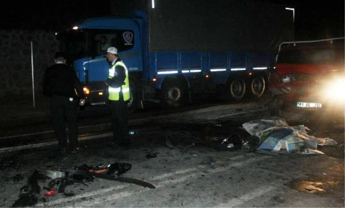 Trabzon\'da Otomobil Yanlış Yola Girdi: 2 Ölü, 4 Yaralı