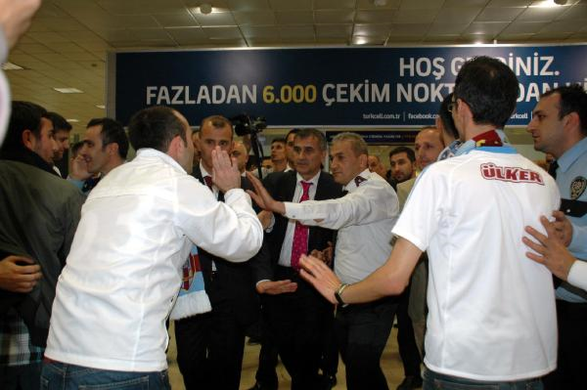 Trabzon Spor\'a İstanbul\'da Coşkulu Karşılama